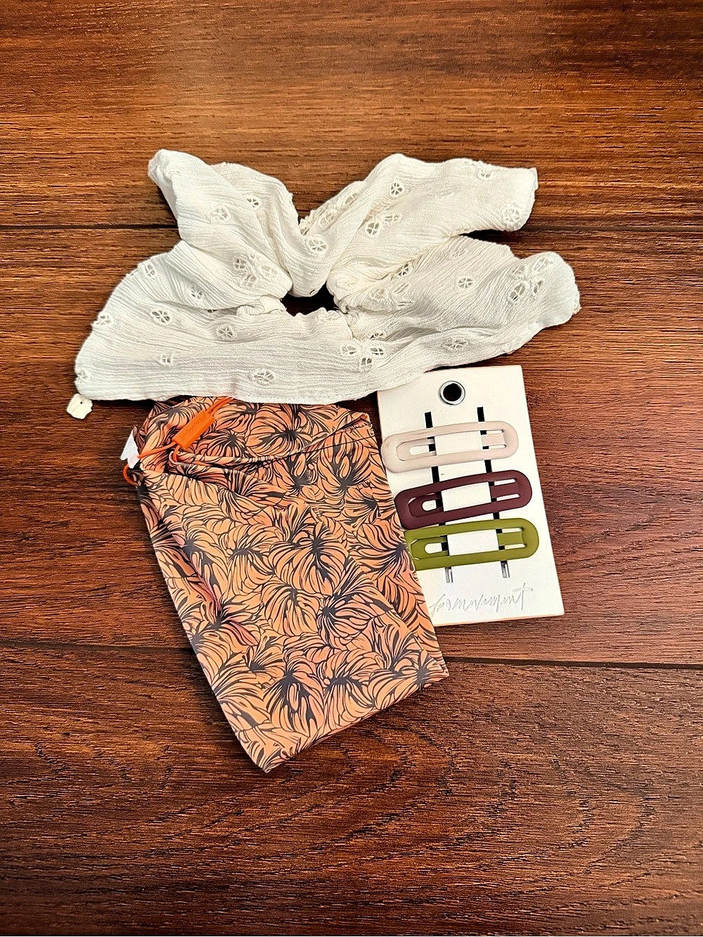 FP Movement Take Care Hair Clip Pack headband scrunchie  Set Orange & White